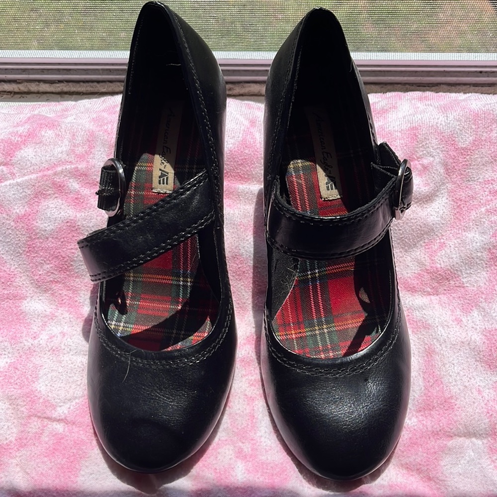 American Eagle Women’s size 7 Mary Jane black heels/pumps buckle closure